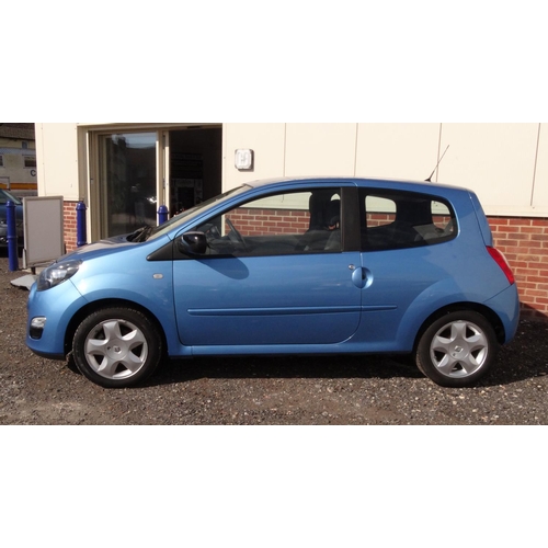 2001 - 2012 blue Renault Twingo Dynamique three door hatchback, 1149cc, only 1450 miles from new, one owner... 