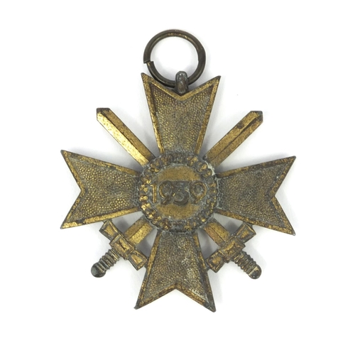 375 - German military interest war merit cross with swords, (PROVENANCE: Was given to the vendor by his fa... 