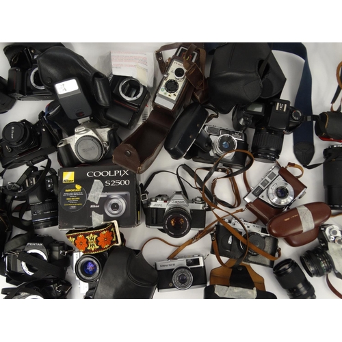 216 - Large selection of cameras, lenses and accessories including Cannon, Nikon, Vivitar and Kodak exampl... 