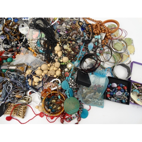 382 - Large selection of assorted costume jewellery including necklaces, bracelets, broaches etc