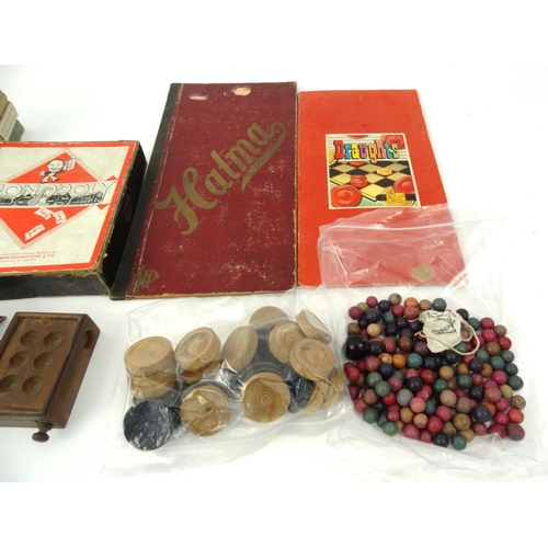 499 - Selection of vintage board games, Draughts, Dominoes etc