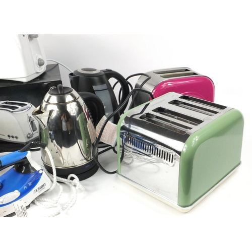 172 - Selection of kitchen electrical appliances including a green Morphy Richards four slice toaster and ... 