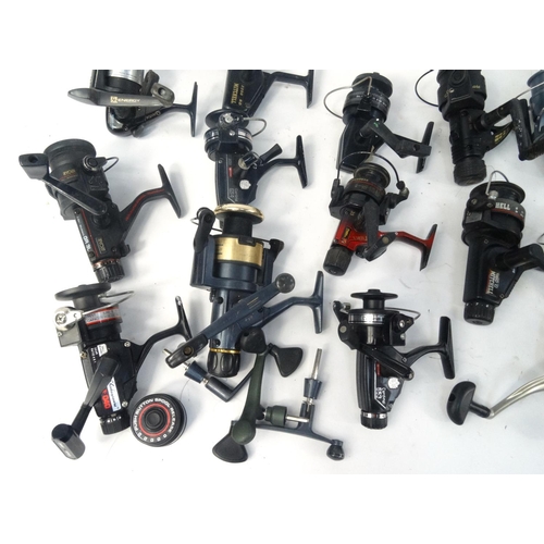 469 - Collection of vintage fishing reels, including Mitchell examples