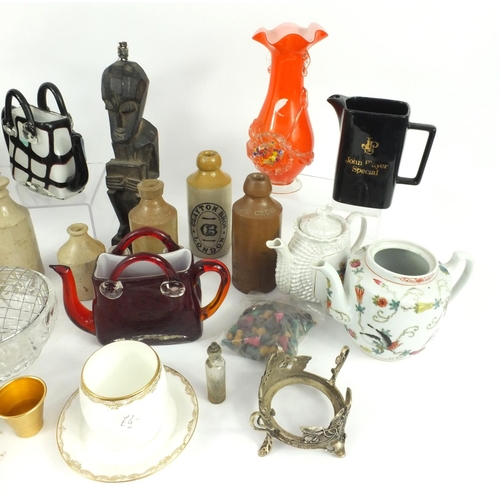 509 - Box of items including wooden figures, Oriental porcelain cups, glass handbag shaped teapot etc.