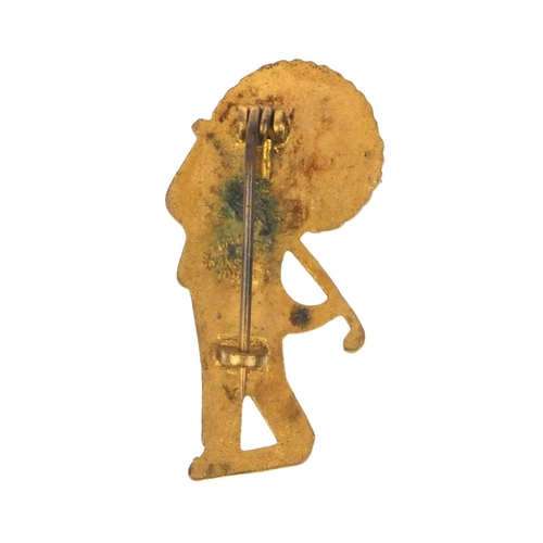 402 - Robinsons Golden Shred enamelled golfer golly badge, 3.5cm high