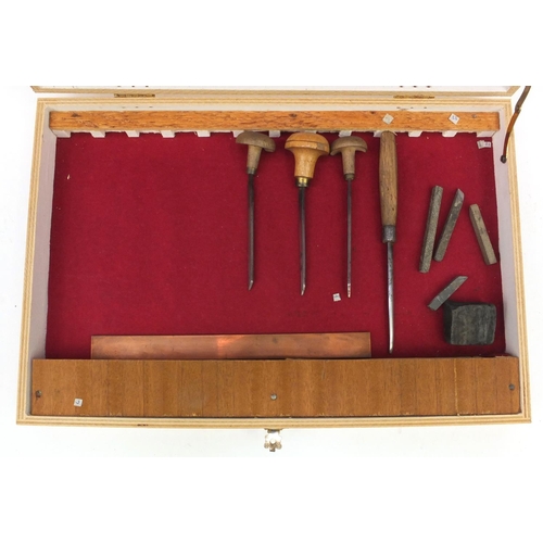 538 - Collection of French Reynard engraver's engraving tools, stamped 'Reynard France', together with a f... 