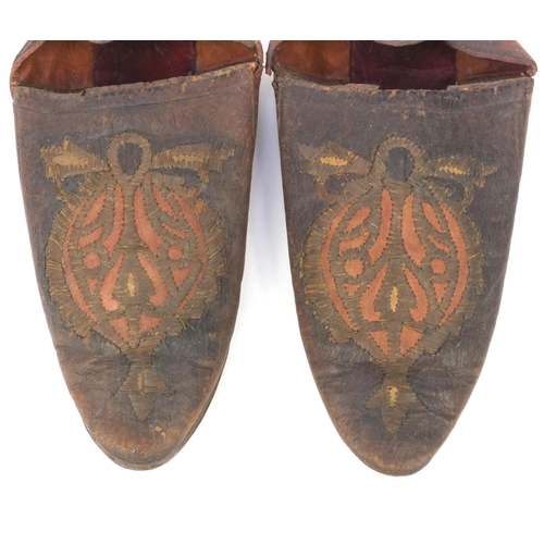 567 - Pair of antique Indian embroidered slippers, each 22cm long