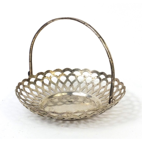 543 - Chinese Wang Hing silver basket with swing handle and pierced decoration, impressed marks to the bas... 