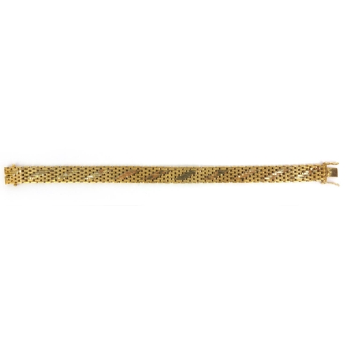 827 - 18ct gold flat link bracelet, 17cm long, approximate weight 21.0g