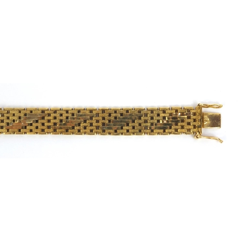 827 - 18ct gold flat link bracelet, 17cm long, approximate weight 21.0g