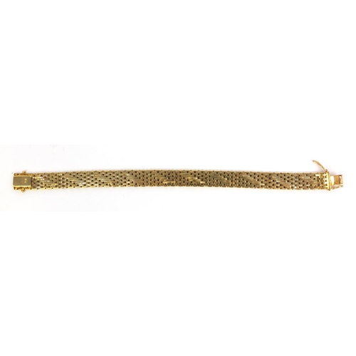 827 - 18ct gold flat link bracelet, 17cm long, approximate weight 21.0g