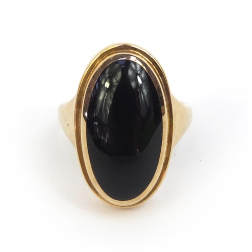 853 - 9ct gold cabochon black onyx ring, size L, approximate weight 6.2g