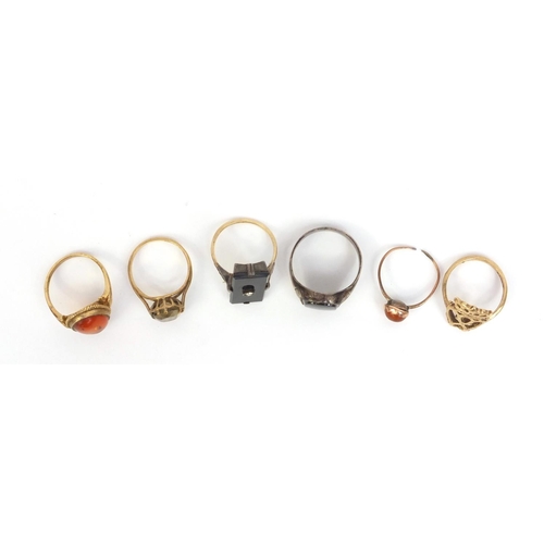 885 - Six assorted rings including three 9ct gold examples, set with assorted stones including amethyst an... 