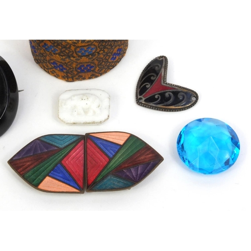 893 - Small selection of vintage costume jewellery, including a jet design cameo brooch, Art Deco enamelle... 