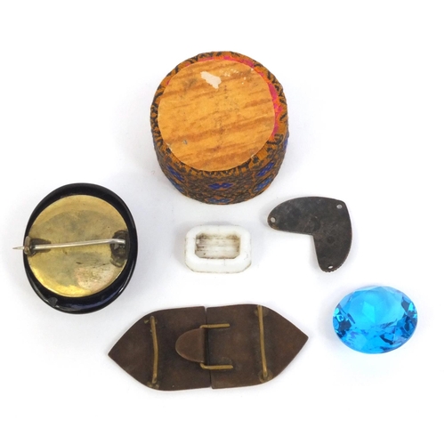 893 - Small selection of vintage costume jewellery, including a jet design cameo brooch, Art Deco enamelle... 