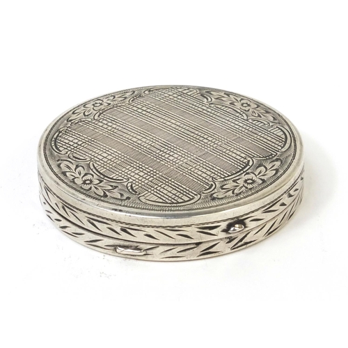 781 - Austrian 900 grade circular silver compact with engraved decoration, marked 1922, 6cm in diameter, a... 