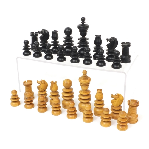 412 - Boxwood chess set housed in a mahogany box, the tallest piece 10.5cm high