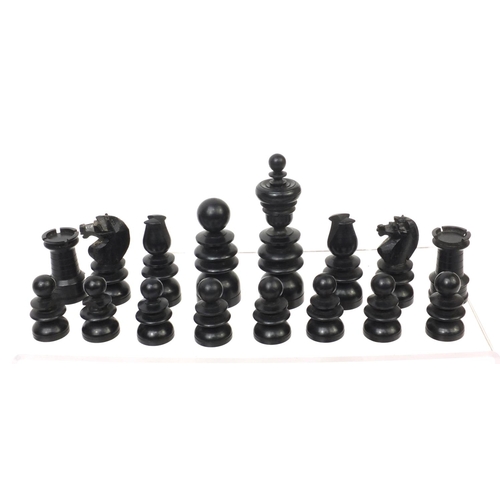 412 - Boxwood chess set housed in a mahogany box, the tallest piece 10.5cm high