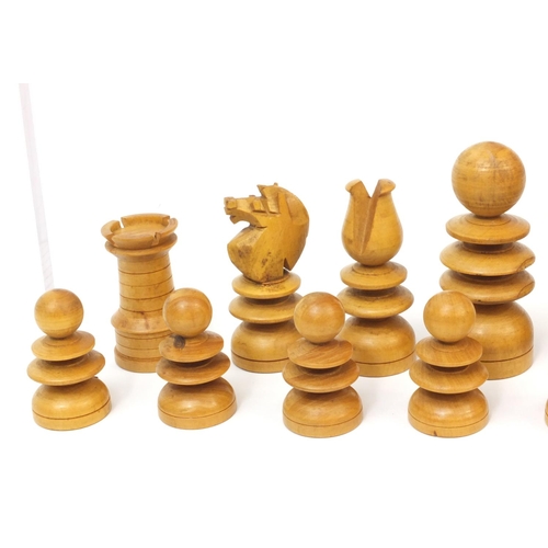 412 - Boxwood chess set housed in a mahogany box, the tallest piece 10.5cm high