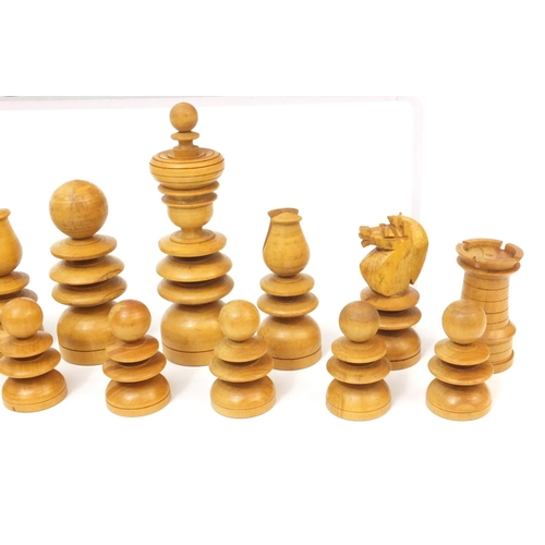 412 - Boxwood chess set housed in a mahogany box, the tallest piece 10.5cm high