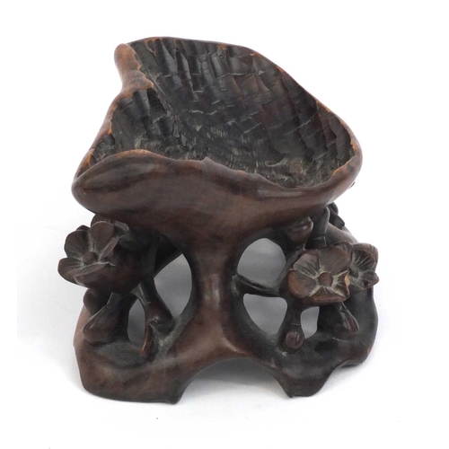 556 - Chinese root carving brush washer carved with flowers, 10cm high