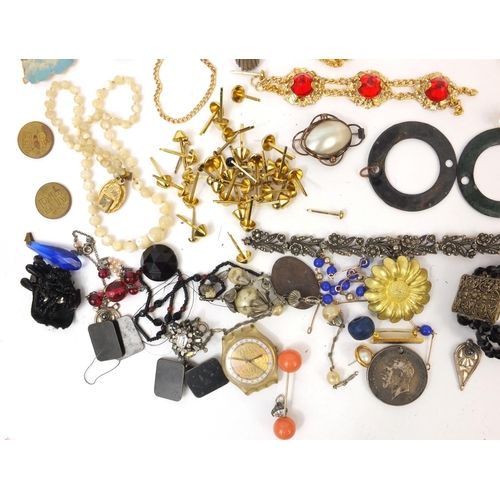 2558 - Assorted costume jewellery including a sliver marcasite bracelet, agate panels, chain link coin purs... 