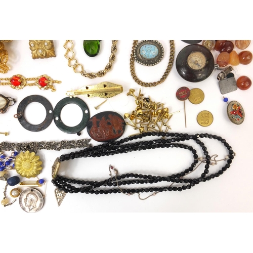 2558 - Assorted costume jewellery including a sliver marcasite bracelet, agate panels, chain link coin purs... 