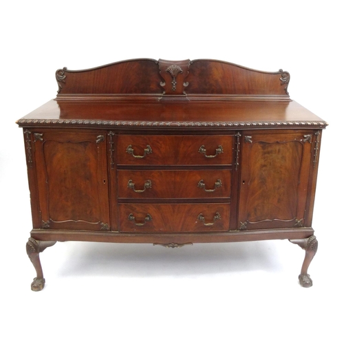 2019 - Good quality 1920's mahogany sideboard fitted with three drawers and two cupboard doors, with zinc l... 