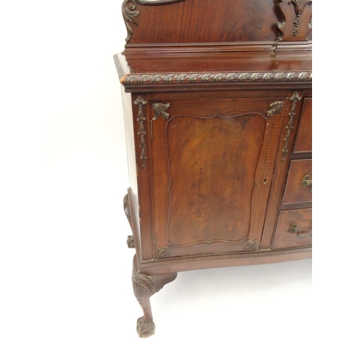 2019 - Good quality 1920's mahogany sideboard fitted with three drawers and two cupboard doors, with zinc l... 