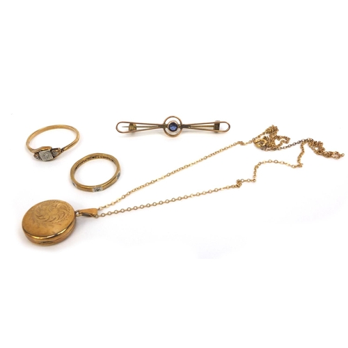 2448 - Assorted gold jewellery comprising unmarked gold diamond crossover ring, 9ct gold bar brooch, 9ct go... 