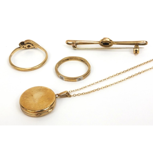 2448 - Assorted gold jewellery comprising unmarked gold diamond crossover ring, 9ct gold bar brooch, 9ct go... 