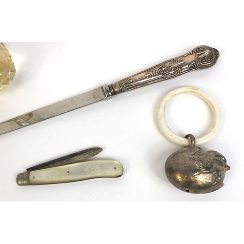 2428 - Group of silver and silver coloured metal items including a Mother of Pearl flanked fruit knife and ... 