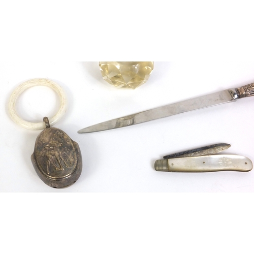 2428 - Group of silver and silver coloured metal items including a Mother of Pearl flanked fruit knife and ... 