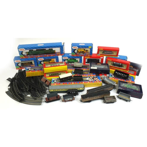 2286 - Collection of Hornby and Bachmann OO Gauge engines and carriages, including Thomas and Friends - Duc... 