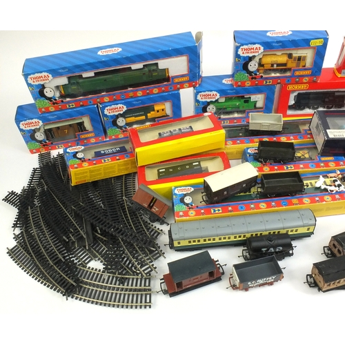 2286 - Collection of Hornby and Bachmann OO Gauge engines and carriages, including Thomas and Friends - Duc... 