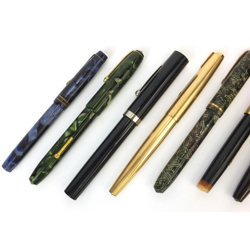 321 - Group of seven fountain pens including Sheaffer, Parker, Watermans and Conway Stewart examples and t... 