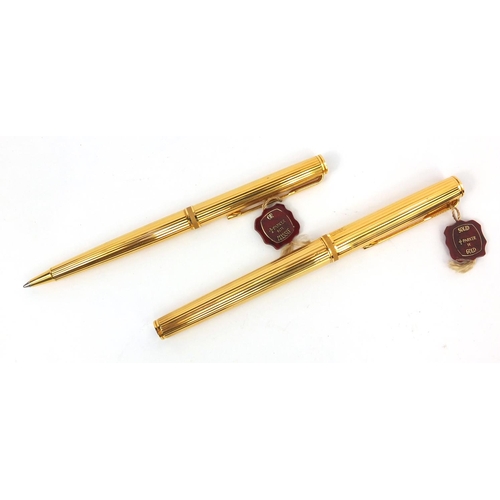 299 - Boxed 9ct gold cased Parker Premier fountain pen and propelling pencil, with accessories, the founta... 