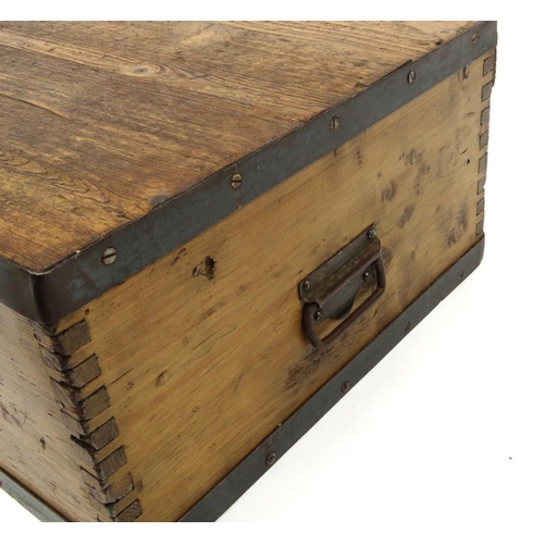 2043 - Pine storage box with hasp and staple, 28cm high x 84cm wide x 50cm deep