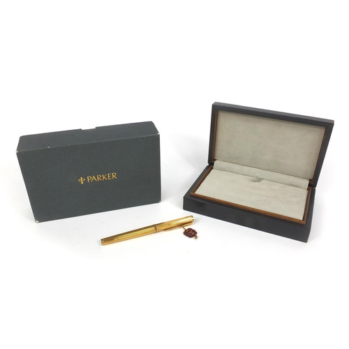 298 - Boxed 18ct gold cased Parker Premier fountain pen, with 18ct gold nib and accessories, the fountain ... 