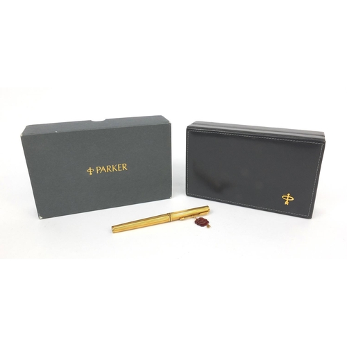 298 - Boxed 18ct gold cased Parker Premier fountain pen, with 18ct gold nib and accessories, the fountain ... 