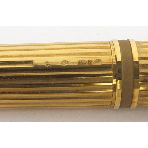 298 - Boxed 18ct gold cased Parker Premier fountain pen, with 18ct gold nib and accessories, the fountain ... 