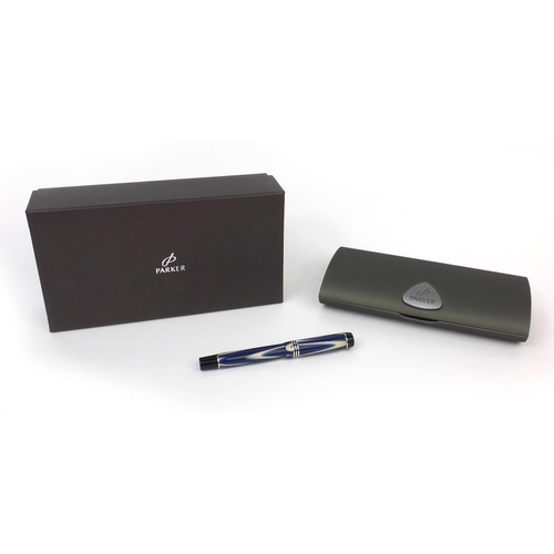 304 - Boxed Parker duofold blue marbleised fountain pen with 18k gold nib, made in the UK, 13.5cm long