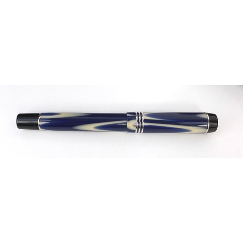 304 - Boxed Parker duofold blue marbleised fountain pen with 18k gold nib, made in the UK, 13.5cm long