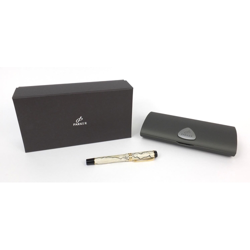 303 - Boxed Parker duofold marbleised fountain pen with 18k gold nib, made in the UK, the fountain pen 13.... 