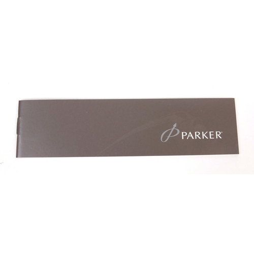 303 - Boxed Parker duofold marbleised fountain pen with 18k gold nib, made in the UK, the fountain pen 13.... 