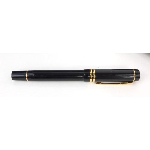 305 - Boxed Parker duofold black fountain pen with 18k gold nib, made in UK, 13.5cm long