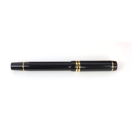 301 - Boxed Parker duofold black fountain pen with 18k gold nib, presented to a worker of The Newhaven fac... 