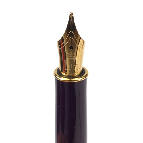 307 - Boxed Parker Sonnet fountain pen commemorating the Queens Golden Jubilee with accessories, 13.3cm lo... 