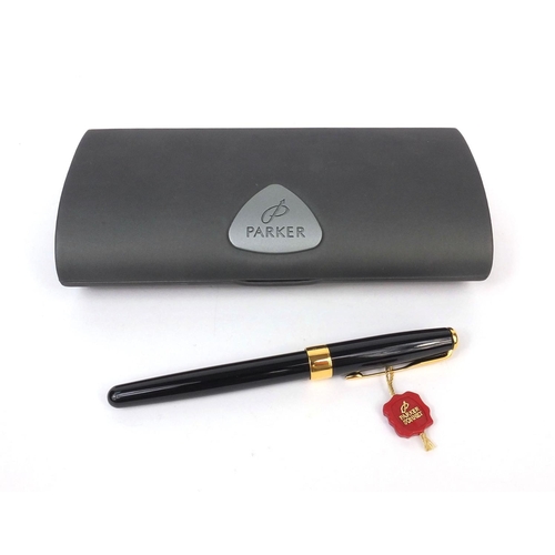 308 - Boxed Parker Sonnet black fountain pen with 18k gold nib, made in France, 13.3cm long