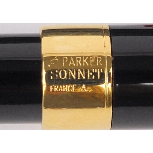 308 - Boxed Parker Sonnet black fountain pen with 18k gold nib, made in France, 13.3cm long